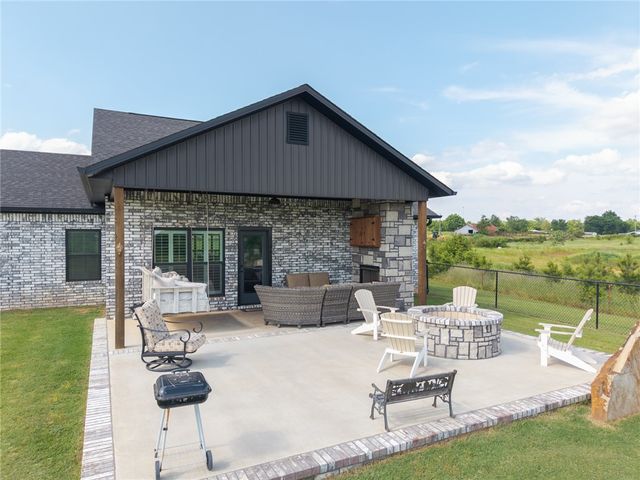 2215 Deepwood Drive, Alma, AR 72921