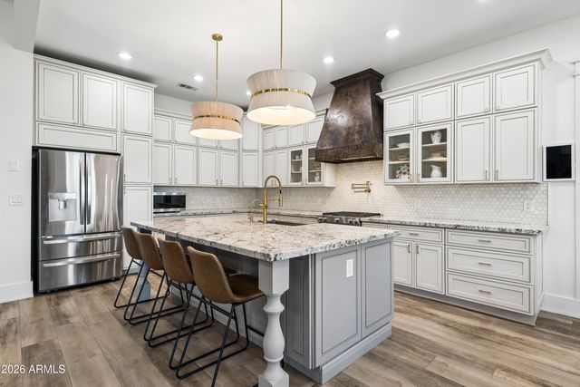 716 W MADDOCK Road, Phoenix, AZ 85086