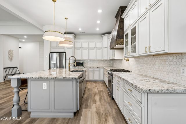 716 W MADDOCK Road, Phoenix, AZ 85086