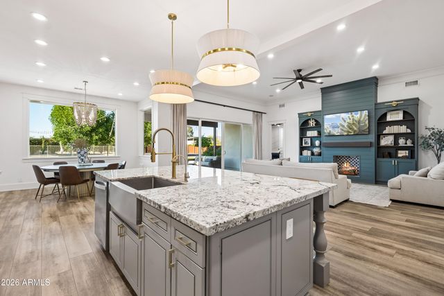 716 W MADDOCK Road, Phoenix, AZ 85086