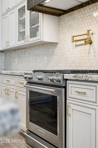 716 W MADDOCK Road, Phoenix, AZ 85086