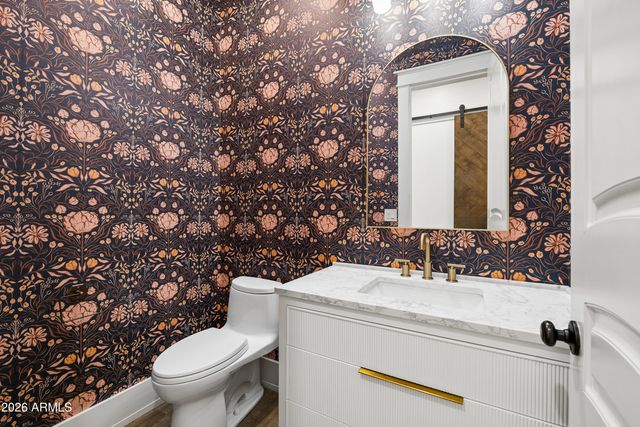 716 W MADDOCK Road, Phoenix, AZ 85086