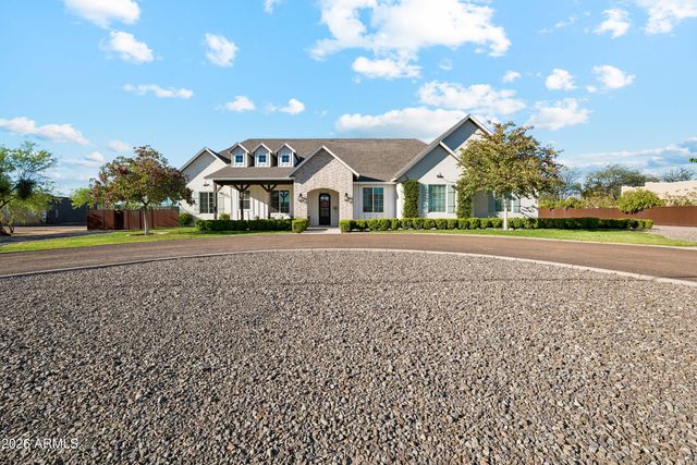 716 W MADDOCK Road, Phoenix, AZ 85086