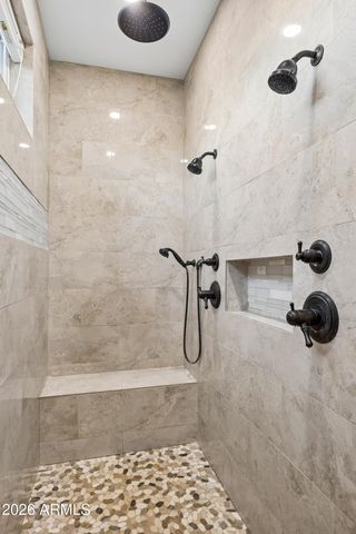 716 W MADDOCK Road, Phoenix, AZ 85086