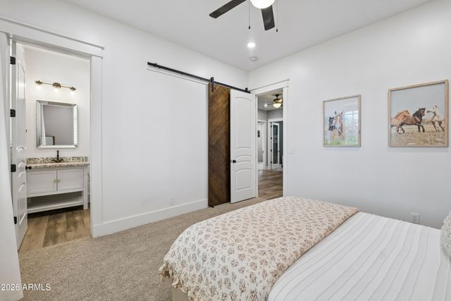 716 W MADDOCK Road, Phoenix, AZ 85086