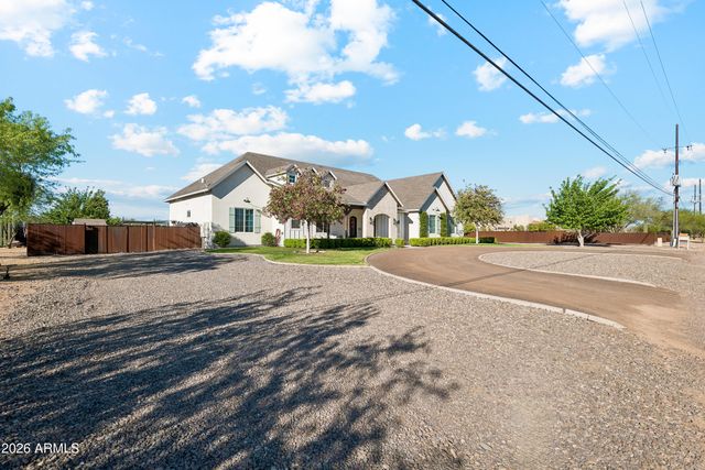 716 W MADDOCK Road, Phoenix, AZ 85086