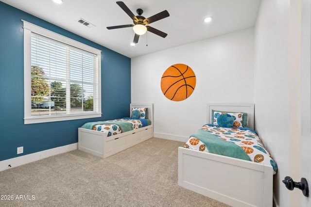 716 W MADDOCK Road, Phoenix, AZ 85086