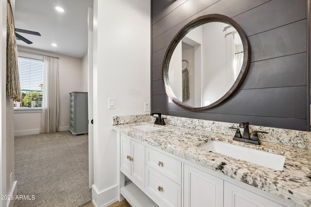 716 W MADDOCK Road, Phoenix, AZ 85086