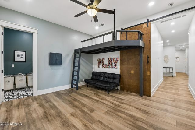 716 W MADDOCK Road, Phoenix, AZ 85086