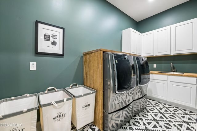 716 W MADDOCK Road, Phoenix, AZ 85086