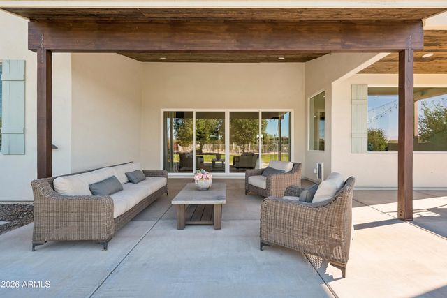 716 W MADDOCK Road, Phoenix, AZ 85086