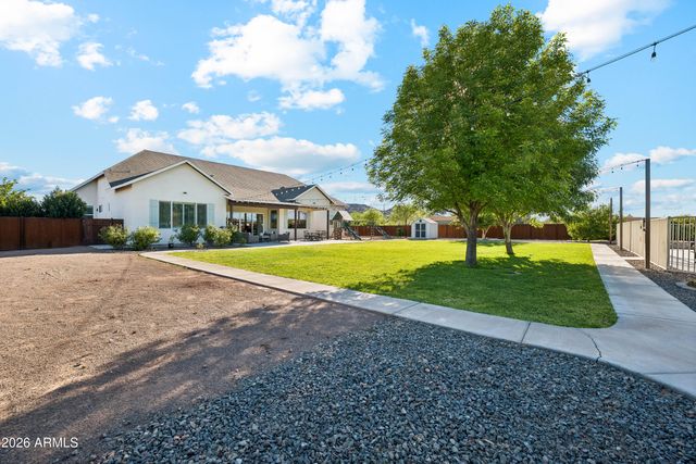 716 W MADDOCK Road, Phoenix, AZ 85086