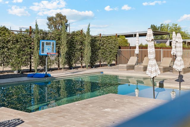 716 W MADDOCK Road, Phoenix, AZ 85086