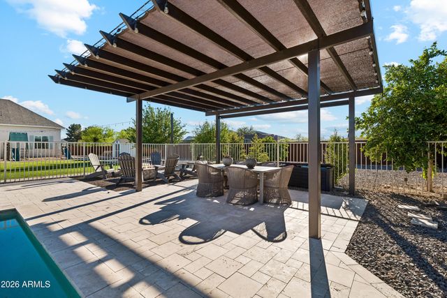 716 W MADDOCK Road, Phoenix, AZ 85086