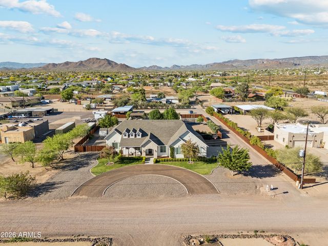 716 W MADDOCK Road, Phoenix, AZ 85086