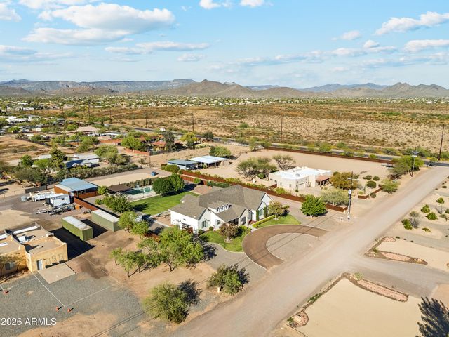 716 W MADDOCK Road, Phoenix, AZ 85086