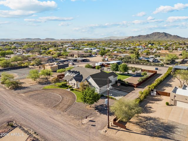 716 W MADDOCK Road, Phoenix, AZ 85086