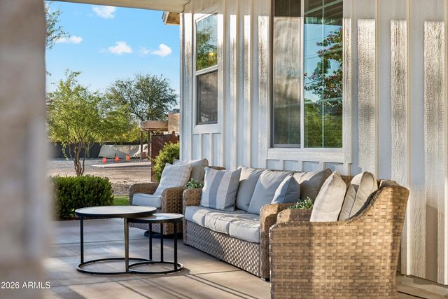 716 W MADDOCK Road, Phoenix, AZ 85086