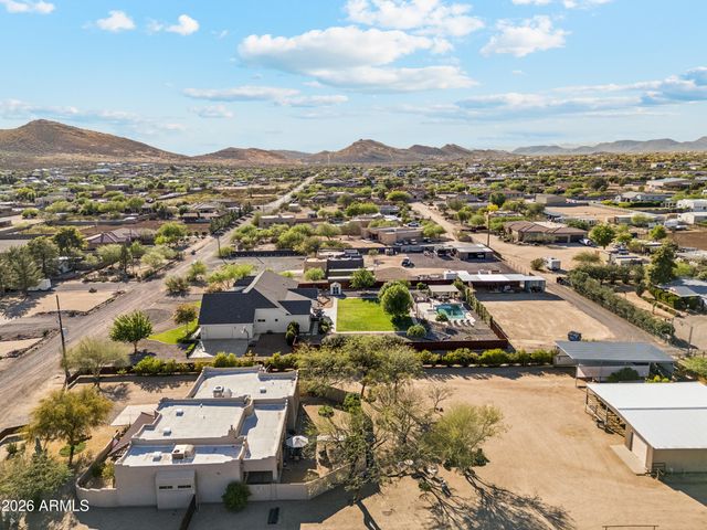 716 W MADDOCK Road, Phoenix, AZ 85086