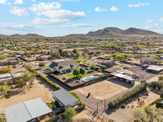716 W MADDOCK Road, Phoenix, AZ 85086