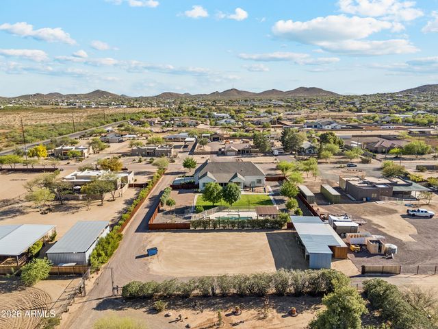 716 W MADDOCK Road, Phoenix, AZ 85086
