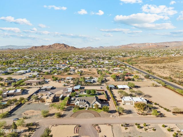 716 W MADDOCK Road, Phoenix, AZ 85086