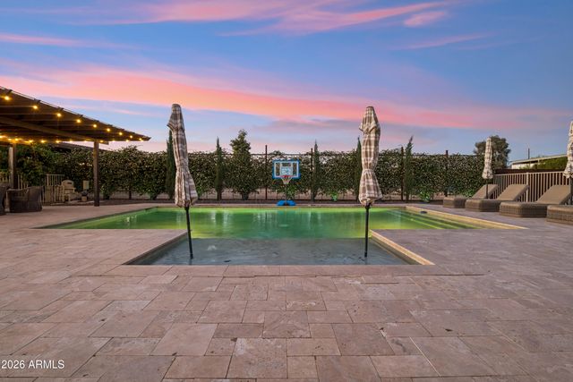 716 W MADDOCK Road, Phoenix, AZ 85086