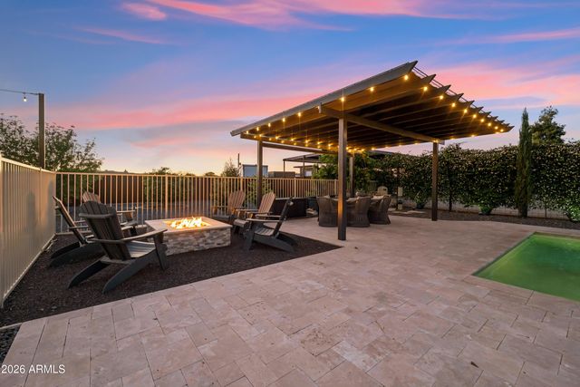 716 W MADDOCK Road, Phoenix, AZ 85086