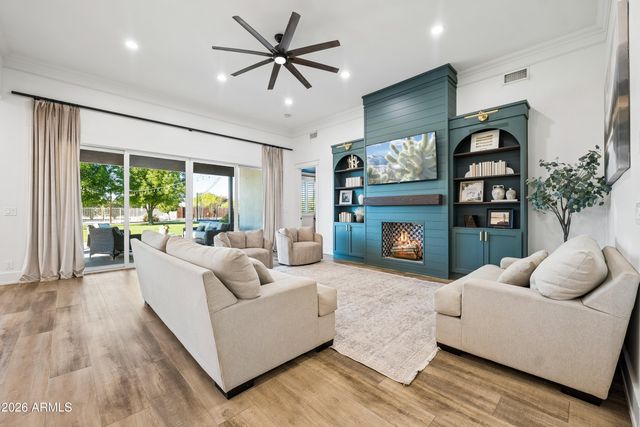 716 W MADDOCK Road, Phoenix, AZ 85086