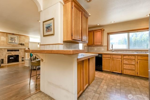 24925 20TH Avenue S, Des Moines, WA 98198