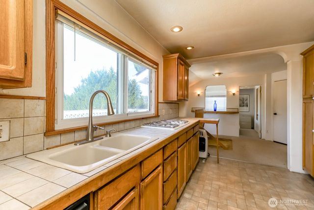24925 20TH Avenue S, Des Moines, WA 98198