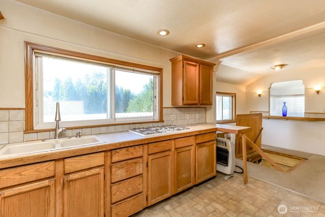 24925 20TH Avenue S, Des Moines, WA 98198