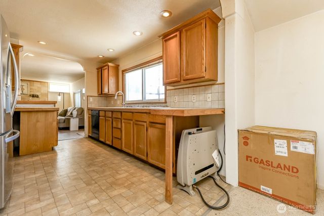24925 20TH Avenue S, Des Moines, WA 98198