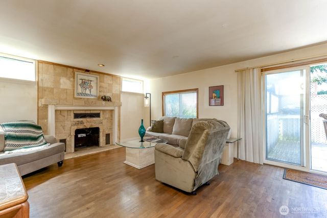 24925 20TH Avenue S, Des Moines, WA 98198