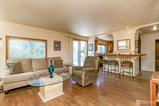 24925 20TH Avenue S, Des Moines, WA 98198