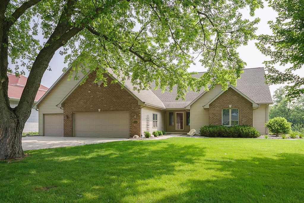 730 PINECREST ROAD, Green Bay, WI 54313