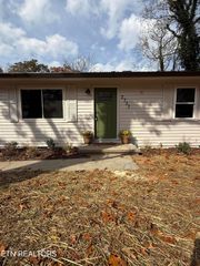 2737 Washington Pike, Knoxville, TN 37917
