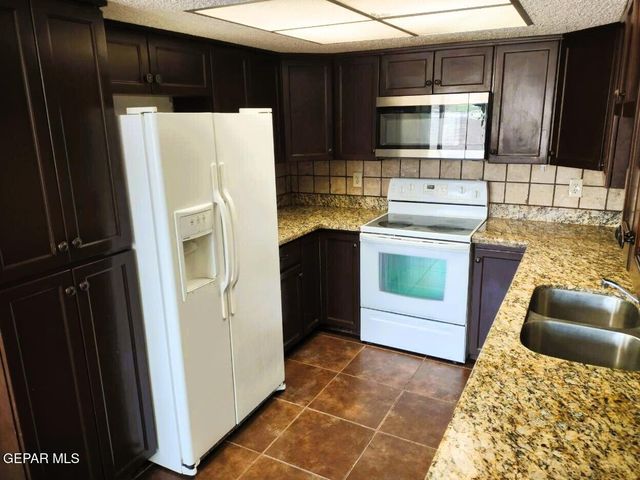 1913 Bobby Jones Drive D, El Paso, TX 79936