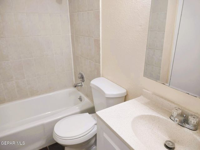 1913 Bobby Jones Drive D, El Paso, TX 79936
