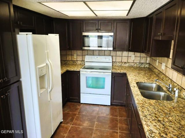 1913 Bobby Jones Drive D, El Paso, TX 79936