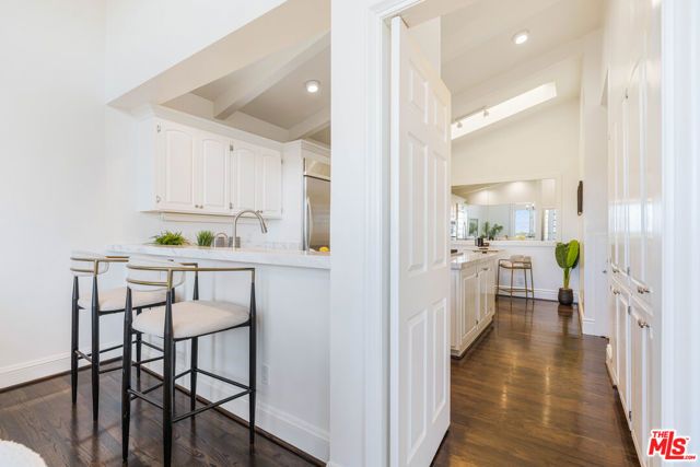 2204 The Terrace, Los Angeles, CA 90049