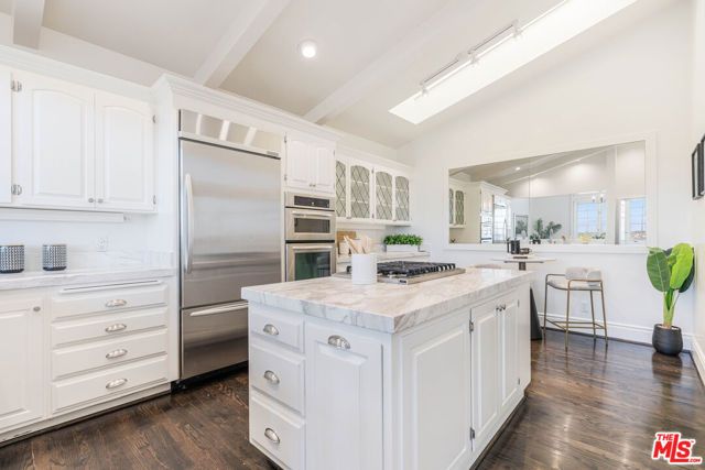 2204 The Terrace, Los Angeles, CA 90049