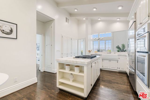 2204 The Terrace, Los Angeles, CA 90049