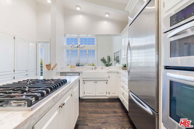 2204 The Terrace, Los Angeles, CA 90049