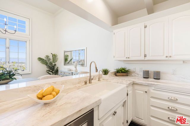 2204 The Terrace, Los Angeles, CA 90049