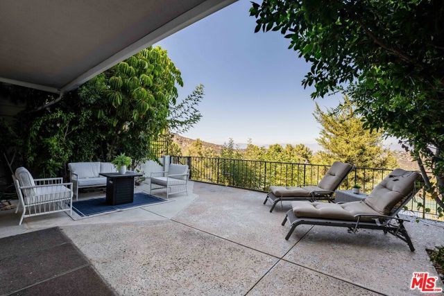 2204 The Terrace, Los Angeles, CA 90049