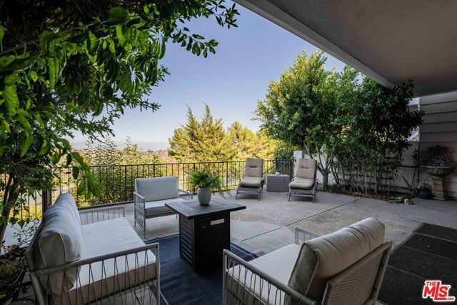 2204 The Terrace, Los Angeles, CA 90049