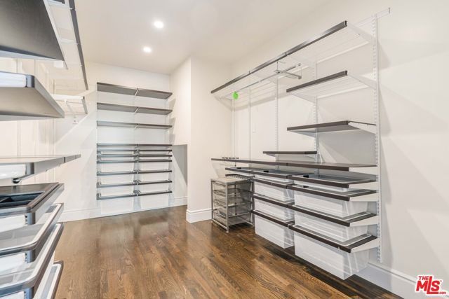 2204 The Terrace, Los Angeles, CA 90049