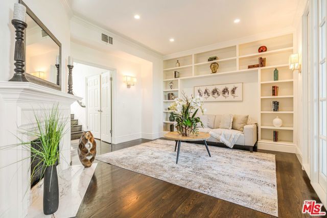 2204 The Terrace, Los Angeles, CA 90049