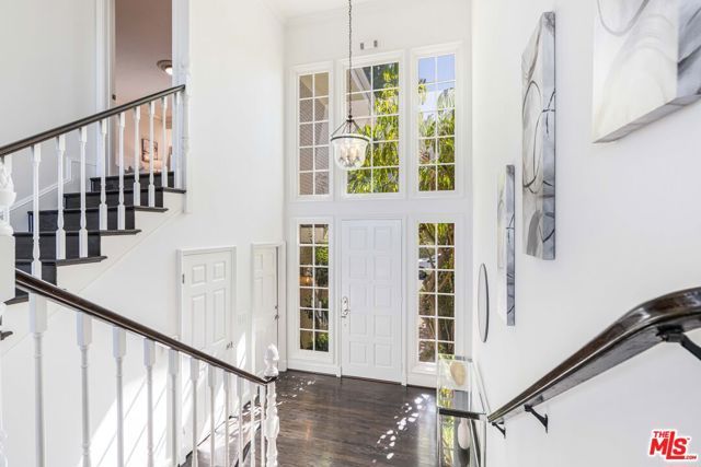 2204 The Terrace, Los Angeles, CA 90049
